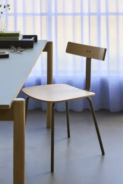 Chaise en bois de chêne et fer vert Hock - Hübsch
