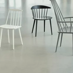 Chaise en bois de hêtre noir laqué J 104 - HAY