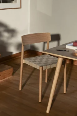 Chaise en bois naturel et sangles en lin naturel Betty TK1 - &tradition