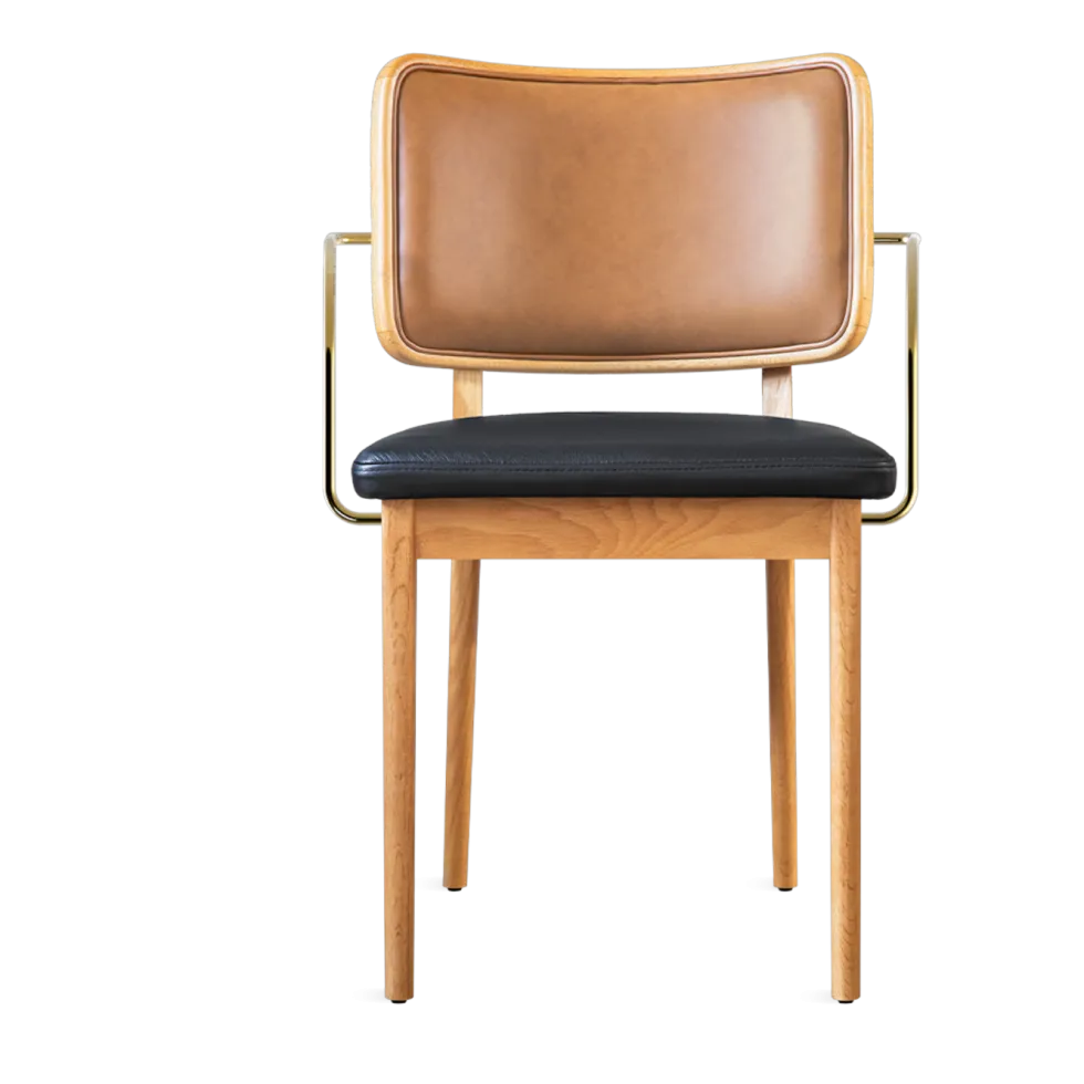 Chaise en chêne avec accoudoirs en cuir tabac et noir Tapissier - RED Edition