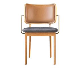 Chaise en chêne avec accoudoirs en cuir tabac et tissu caviar Tapissier - RED Edition