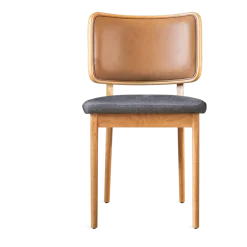 Chaise en chêne en cuir tabac et tissu caviar Tapissier - RED Edition