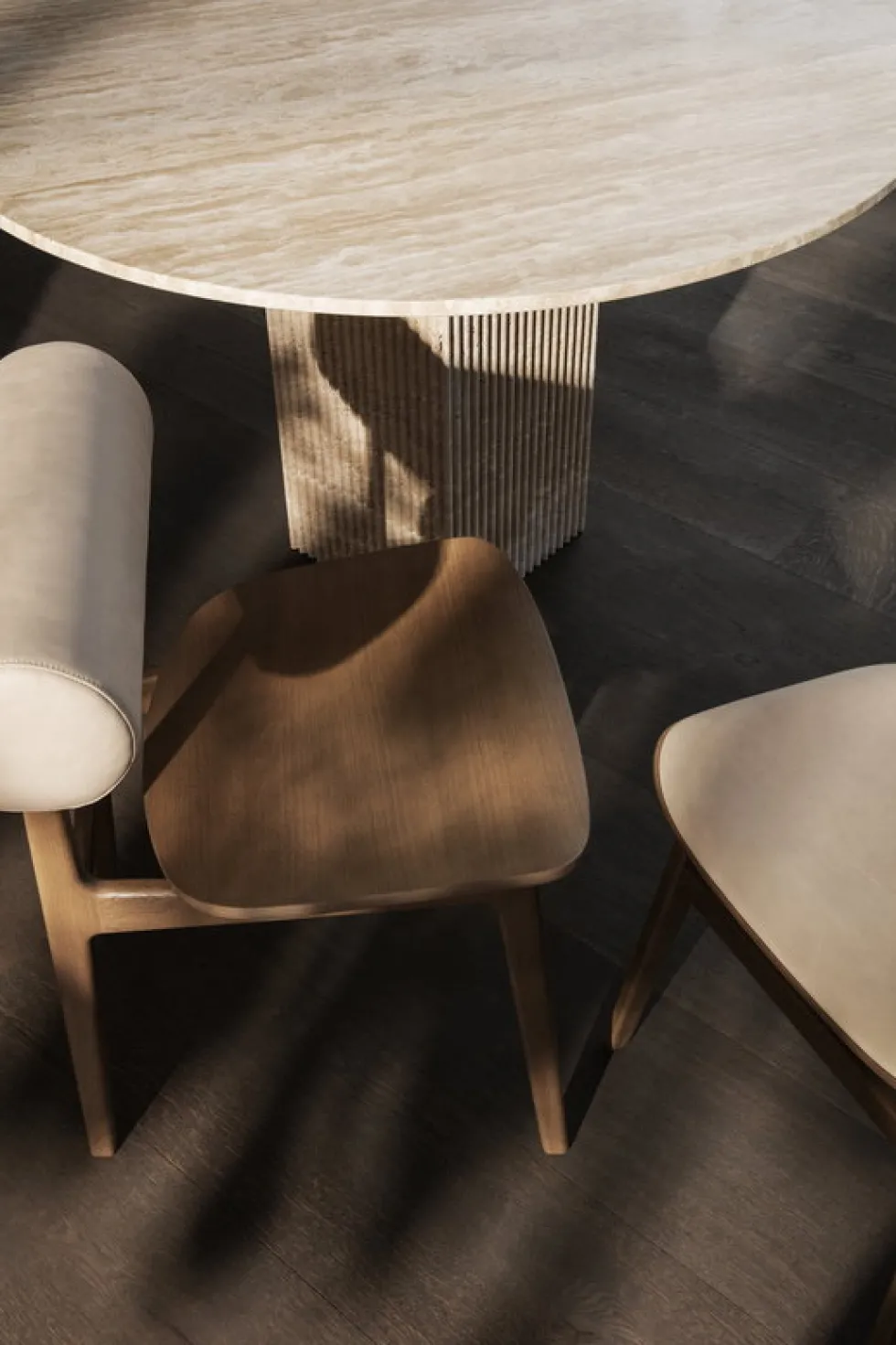 Chaise en chêne fumé clair et assise en cuir Totem - Norr11