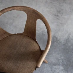 Chaise en chêne huilé fumé SK1 In Between - &tradition