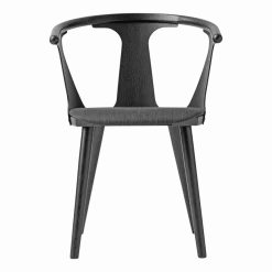 Chaise en chêne laqué noir et tissu gris SK2 In Between - &tradition