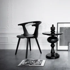Chaise en chêne laqué noir SK1 In Between - &tradition