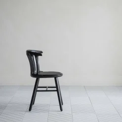 Chaise en frêne noir San Marco - Hans K