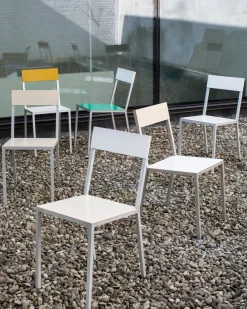 Chaise en métal blanc et ivoire 52x39x80cm - valerie_objects