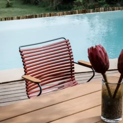 Chaise en métal et plastique rouge Paprika avec accoudoirs CLICK - Houe