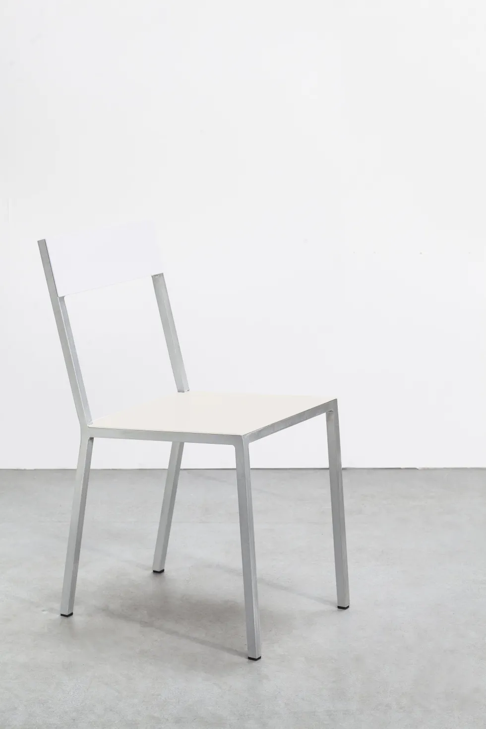 Chaise en métal ivoire et blanc 52x39x80cm - valerie_objects