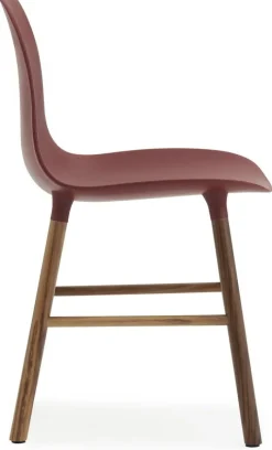 Chaise en noyer naturel et pp rouge Form - Normann Copenhagen