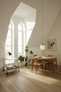 Chaise en papier tissé et bois de chêne naturel C-Chair - Gubi