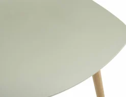 Chaise en plastique recyclé vert pastel et pieds en chêne AAC 12 2.0 - HAY