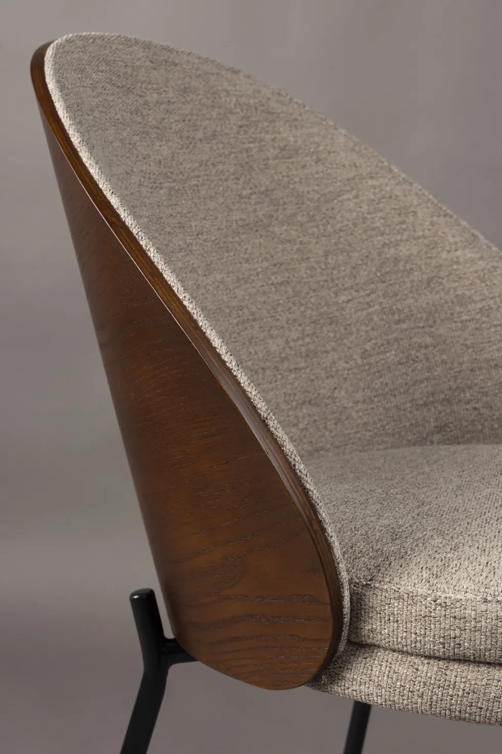 Chaise en tissu beige et bois de frêne et métal noir Rodin - Dutchbone