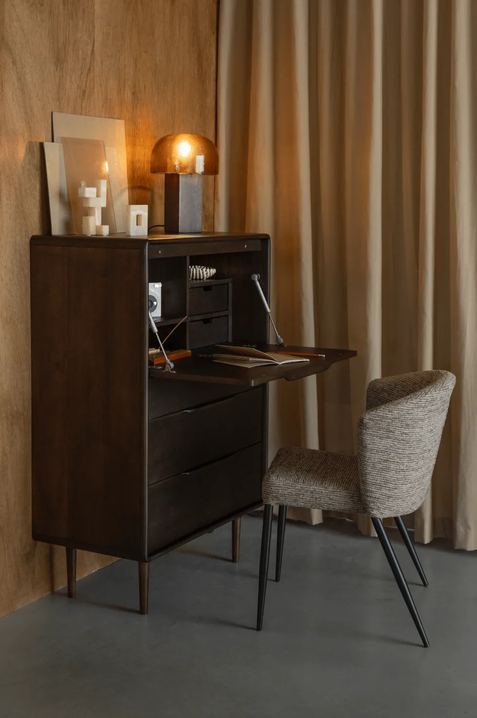 Chaise en tissu marron et métal noir Georgia - Dutchbone