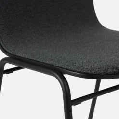 Chaise en tissu noir et cadre noir Touchwood - Hem