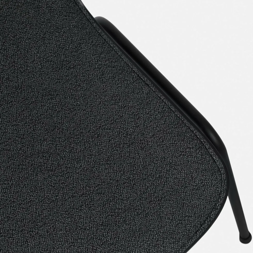 Chaise en tissu noir et cadre noir Touchwood - Hem
