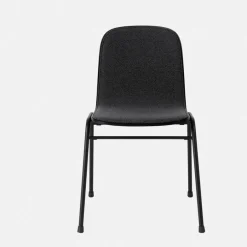 Chaise en tissu noir et cadre noir Touchwood - Hem