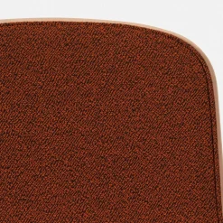 Chaise en tissu rouge et cadre noir Touchwood - Hem