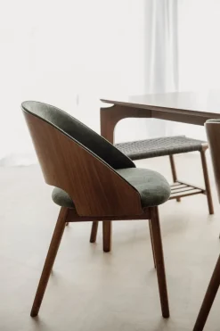 Chaise en tissu vert et bois d'hévéa Velore - Dutchbone