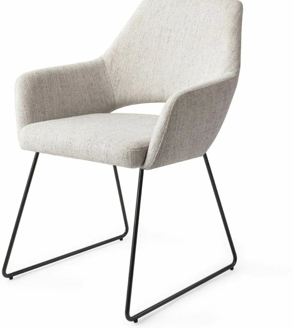 Chaise gris clair pigeon avec pieds élégants en métal noir Yanai - Jesper Home