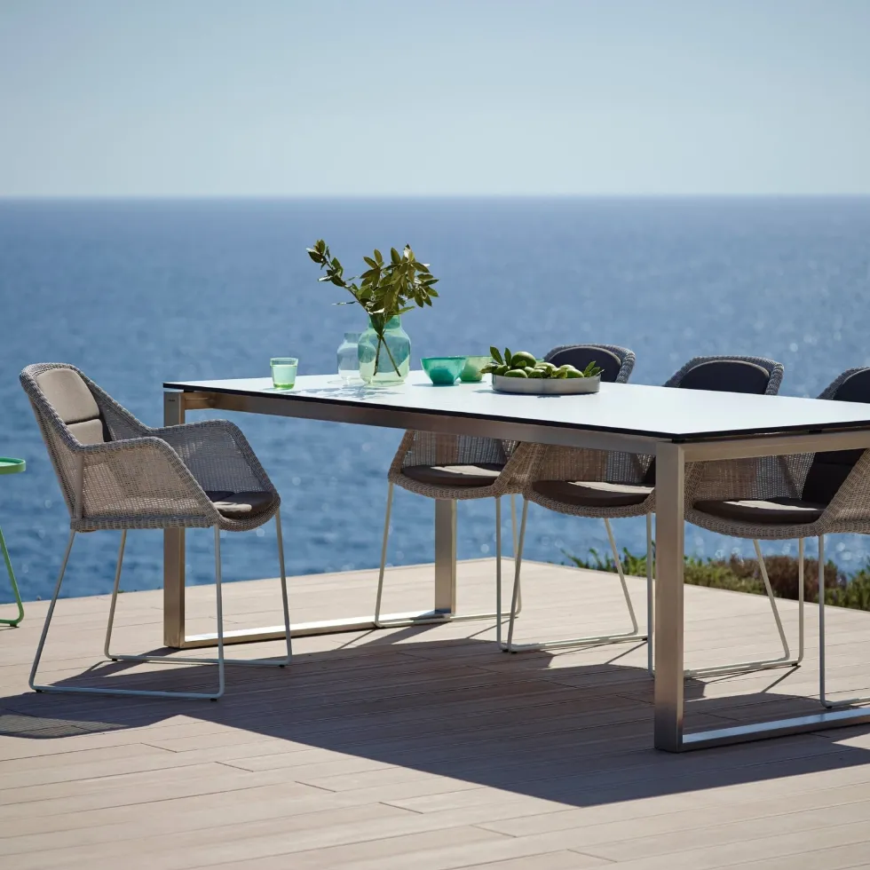 Chaise grise avec coussin écru Breeze - Cane-Line