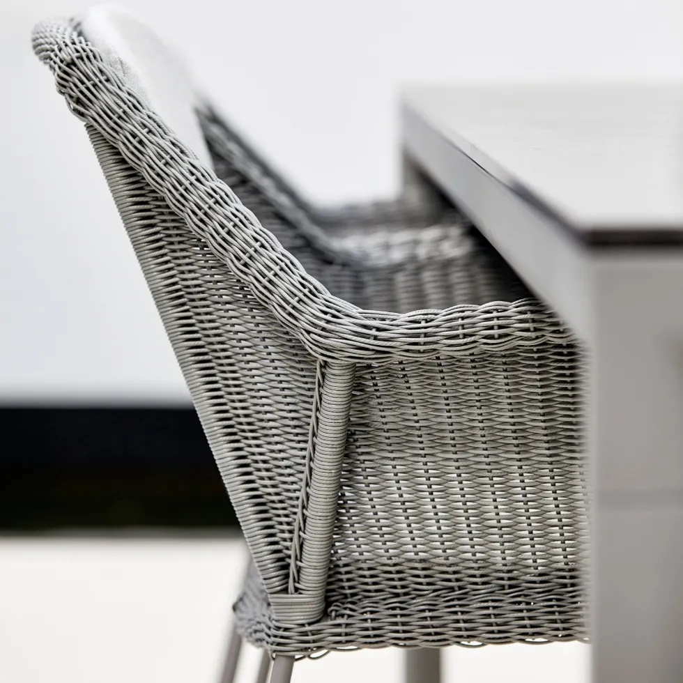 Chaise grise avec coussin écru Breeze - Cane-Line