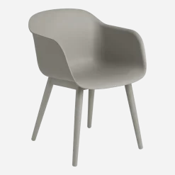 Chaise grise piétement en bois chêne Fiber - Muuto
