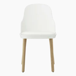 Chaise à l'assise en cuir blanc et au pietement en chêne Allez blanc - Normann Copenhagen
