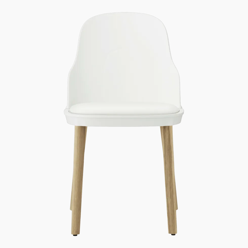 Chaise à l'assise en cuir blanc et au pietement en chêne Allez blanc - Normann Copenhagen