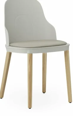Chaise à l'assise en cuir gris chaud et au pietement en chêne Allez Warm Grey - Normann Copenhagen