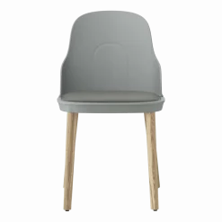 Chaise à l'assise en cuir gris et au pietement en chêne Allez Grey - Normann Copenhagen