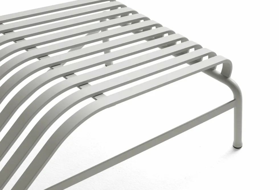 Chaise longue en métal gris Palissade - HAY