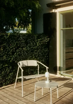 Chaise lounge de jardin avec accoudoirs en acier taupe Novo - AYTM