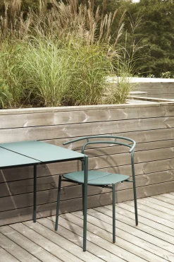 Chaise lounge de jardin avec accoudoirs en acier vert Novo - AYTM