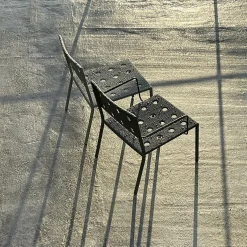 Chaise lounge de jardin avec accourdoirs en acier rouge Balcony - HAY