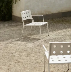 Chaise lounge de jardin avec accourdoirs en acier rouge Balcony - HAY