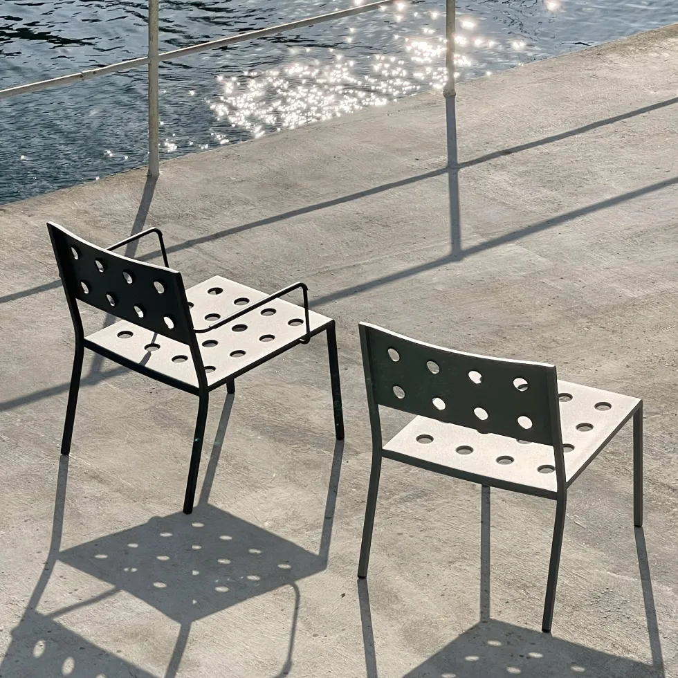 Chaise lounge de jardin en acier rouge Balcony - HAY