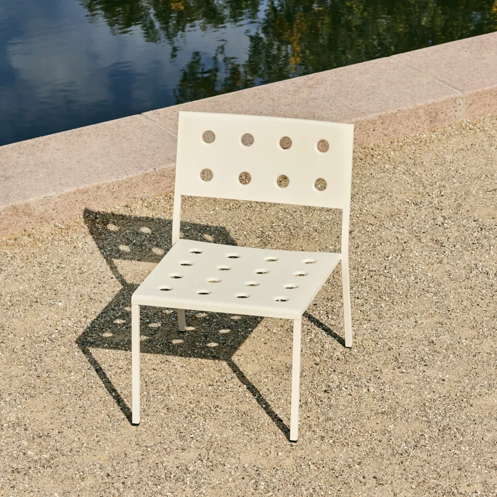 Chaise lounge de jardin en acier rouge Balcony - HAY