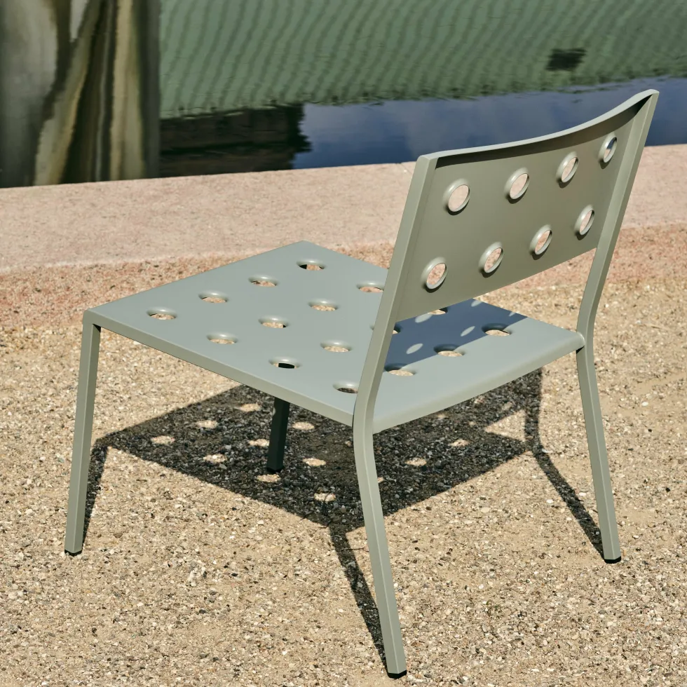 Chaise lounge de jardin en acier rouge Balcony - HAY