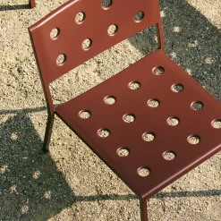 Chaise lounge de jardin en acier rouge Balcony - HAY