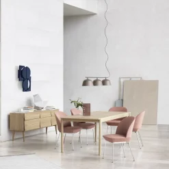 Chaise noire et pieds chrome Oslo - Muuto