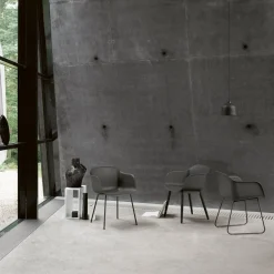 Chaise ocre piétement en bois chêne Fiber - Muuto