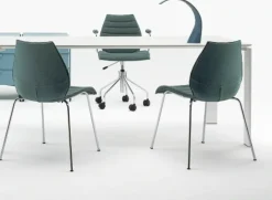 Chaise rembourrée bleue pétrole Maui Soft - Kartell