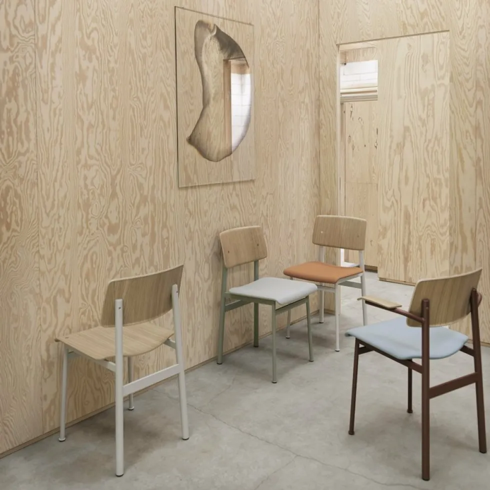 Chaise rouge et bois naturel sans accoudoir Loft - Muuto