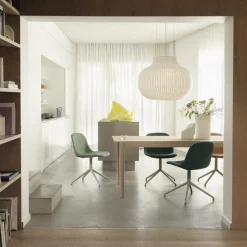 Chaise verte piétement pivot Fiber - Muuto