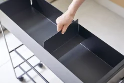 Chariot de rangement avec panier en acier noir 74,5x22x74,5cm - Yamazaki