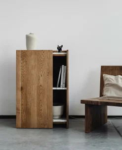 Commode en chêne fumé et marbre Carrara Pavo - Un’common