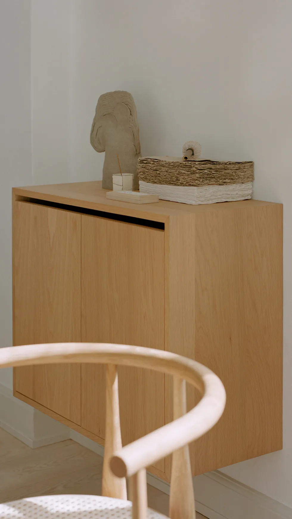 Commode haute avec portes en chêne 62,4cm - New Works