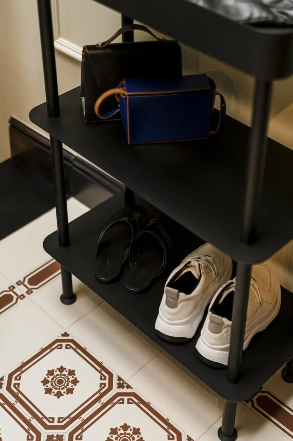 Console avec double étagères et un plateau en acier noire Nolle - noo.ma